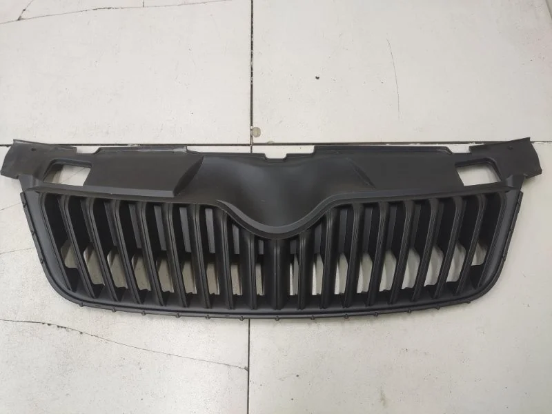 Решетка радиатора Skoda Fabia 2 После 2010