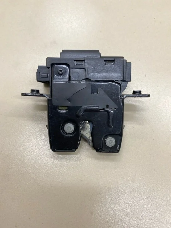 Замок багажника Nissan Qashqai+2 JJ10 MR20DE 2012