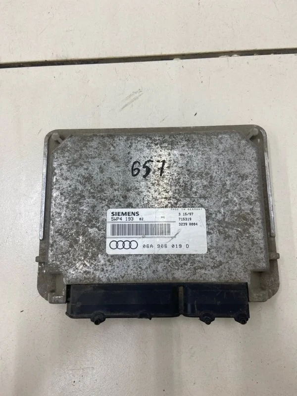 Блок управления двигателем Audi A3 8L1 ХЭТЧБЕК