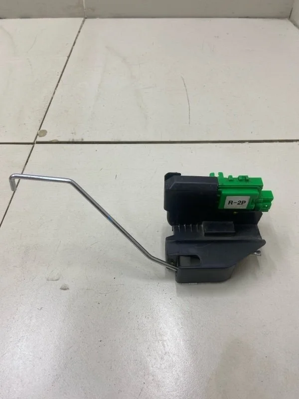 Замок двери передний правый Hyundai Solaris 1 RB