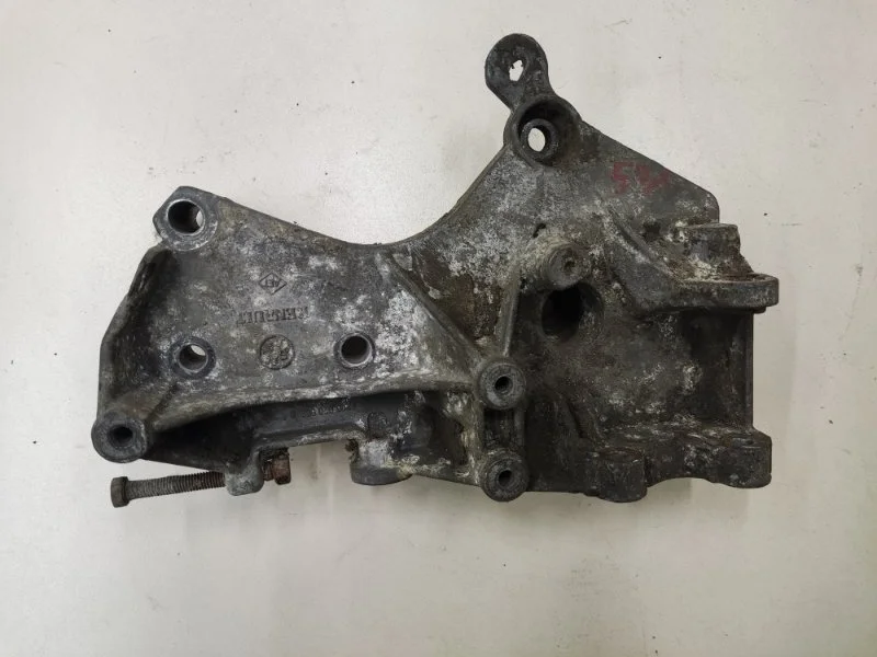 Кронштейн генератора Renault Kangoo 1