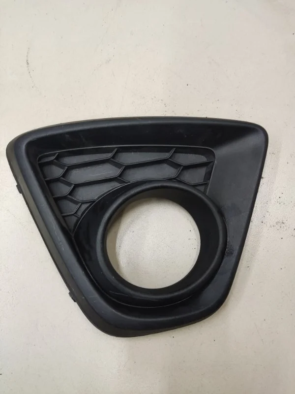 Рамка противотуманной фары правая Mazda CX-5