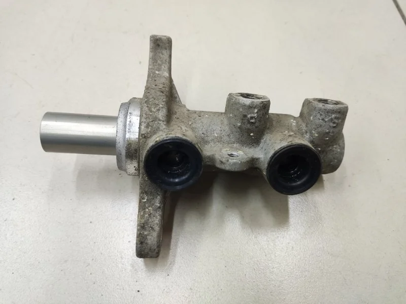 Цилиндр тормозной главный Hyundai Solaris 1 RB