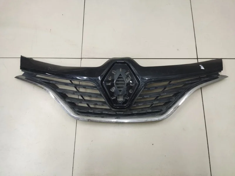 Решетка радиатора Renault Kaptur 1