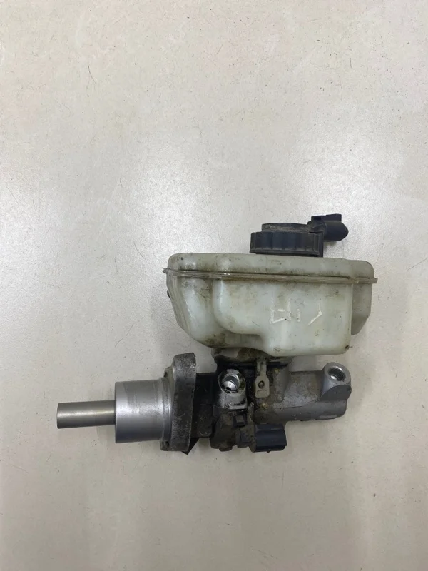 Цилиндр тормозной главный Skoda Octavia A5 1Z CAXA