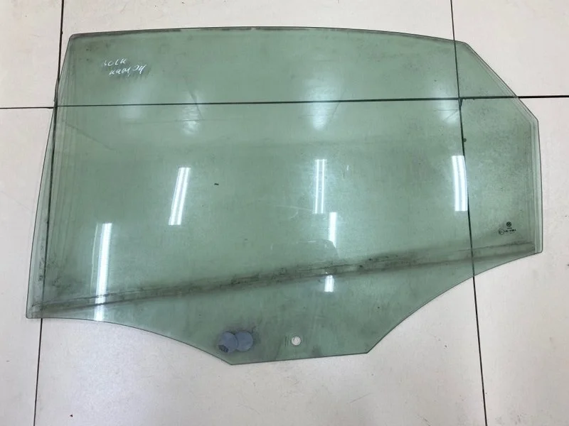 Стекло двери заднее левое Volkswagen Polo 5 2016