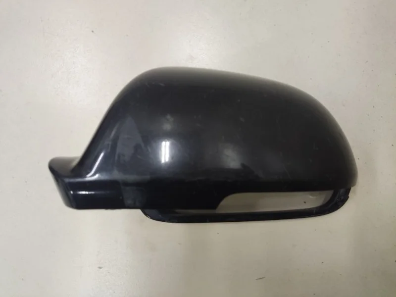 Накладка зеркала левая Skoda Octavia A5