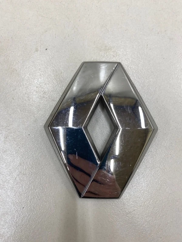Эмблема на дверь багажника Renault Duster 1