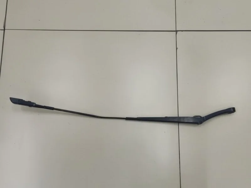 Поводок стеклоочистителя передний правый Skoda