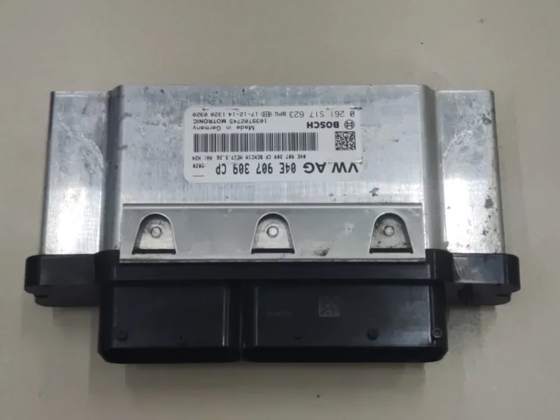 Блок управления двигателем Skoda Octavia A7 CWVA