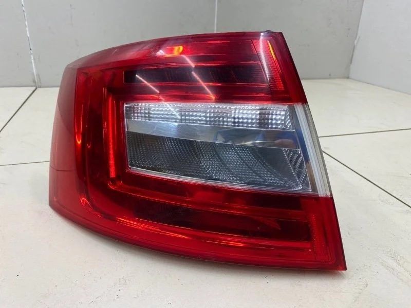 Фонарь задний левый Skoda Octavia A7 CWVA 2018