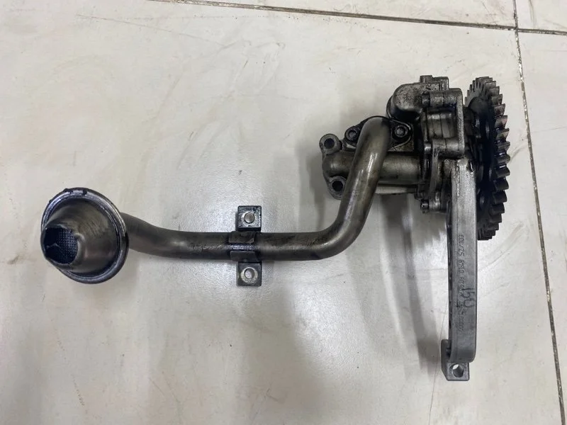 Насос масляный Volkswagen Touareg 1 7L BPE 2.5