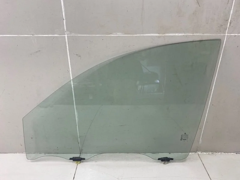 Стекло двери переднее левое Mitsubishi L200 4