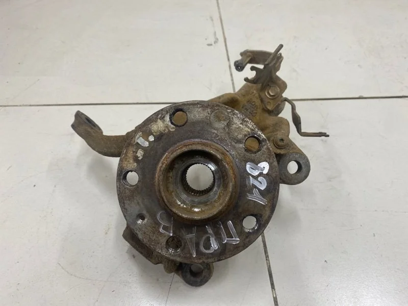 Кулак поворотный передний правый Skoda Octavia A7