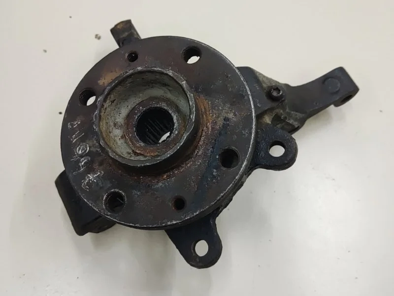 Кулак поворотный передний правый Renault Logan 1