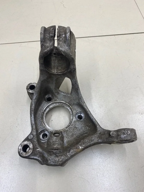 Кулак поворотный передний правый Skoda Kodiaq