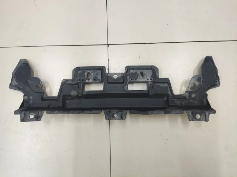 Накладка бампера центральная передняя Toyota Land