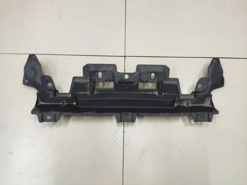 Накладка бампера центральная передняя Toyota Land