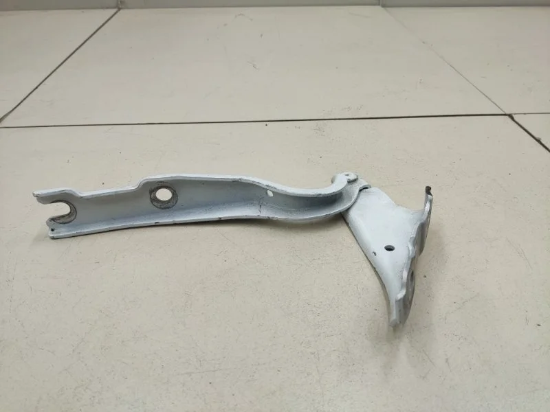 Петля капота правая Skoda Rapid 2