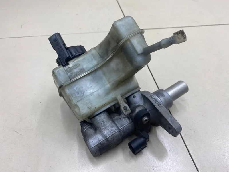 Цилиндр тормозной главный Volkswagen Passat B6 3C2