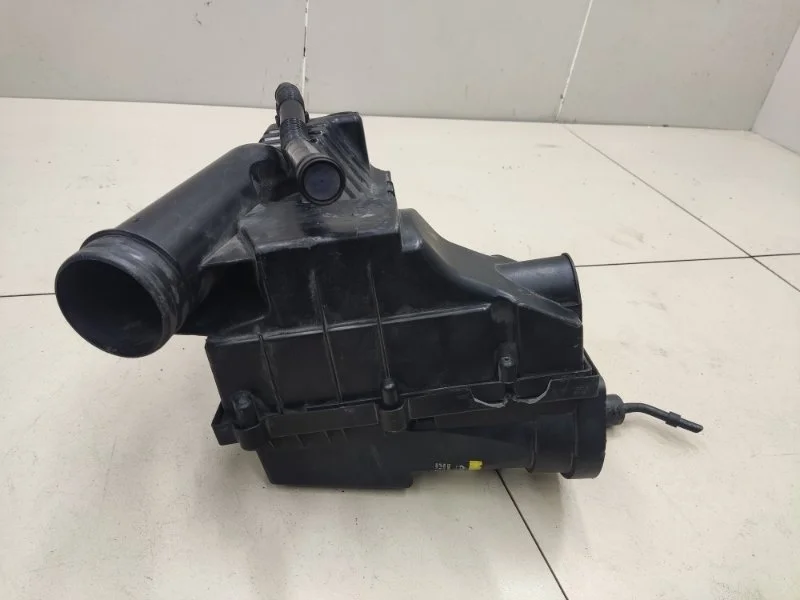 Корпус воздушного фильтра Volkswagen Passat B6 3C2