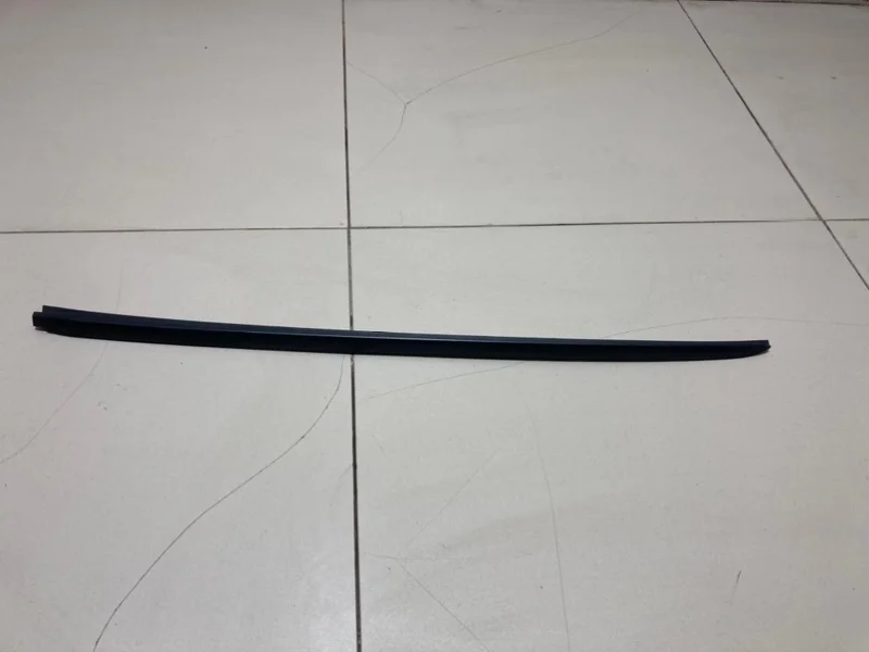 Молдинг лобового стекла левый Lexus NX