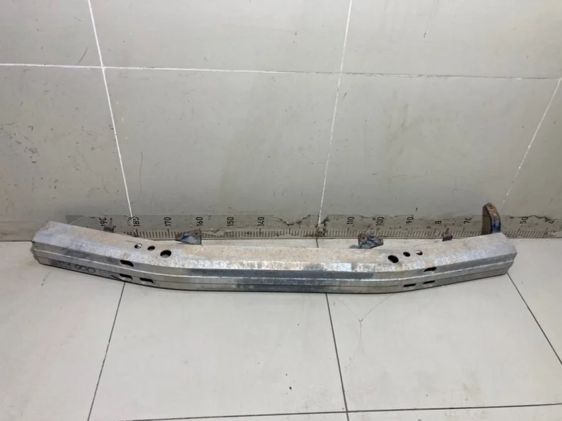 Усилитель бампера передний Toyota Land Cruiser 200