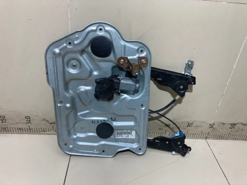 Стеклоподъемник элект. передний правый Nissan