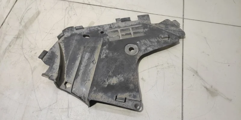 Пыльник двигателя нижний правый Лада Ларгус