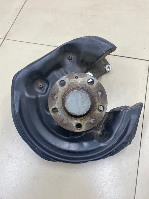 Кулак поворотный задний левый Volkswagen Passat B6