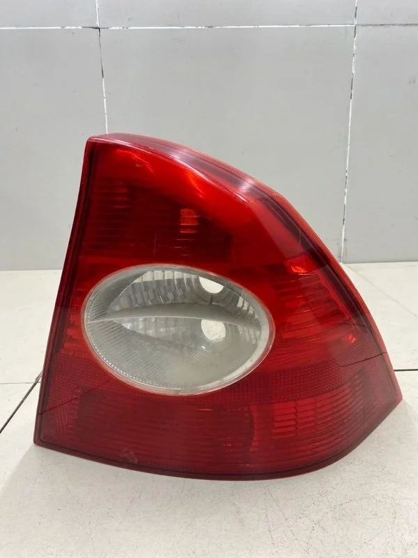 Фонарь задний правый Ford Focus 2 СЕДАН AODA 2.0