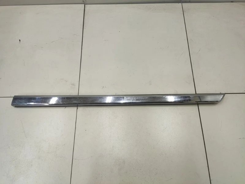 Молдинг двери передний правый Toyota Land Cruiser