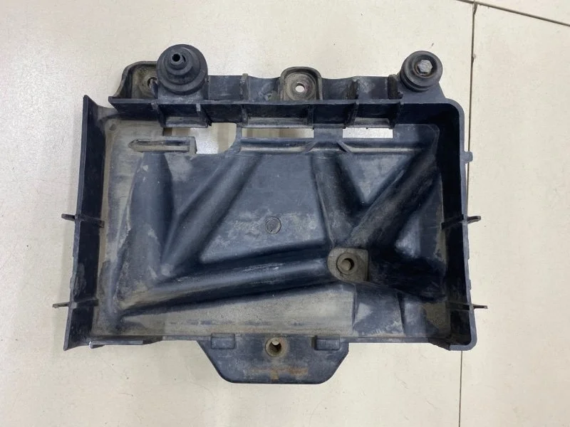 Крепление аккумулятора (корпус/подставка) Skoda