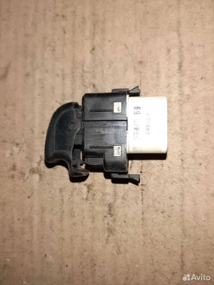 Кнопка стеклоподъемника Mitsubishi Pajero III (1999—2003)