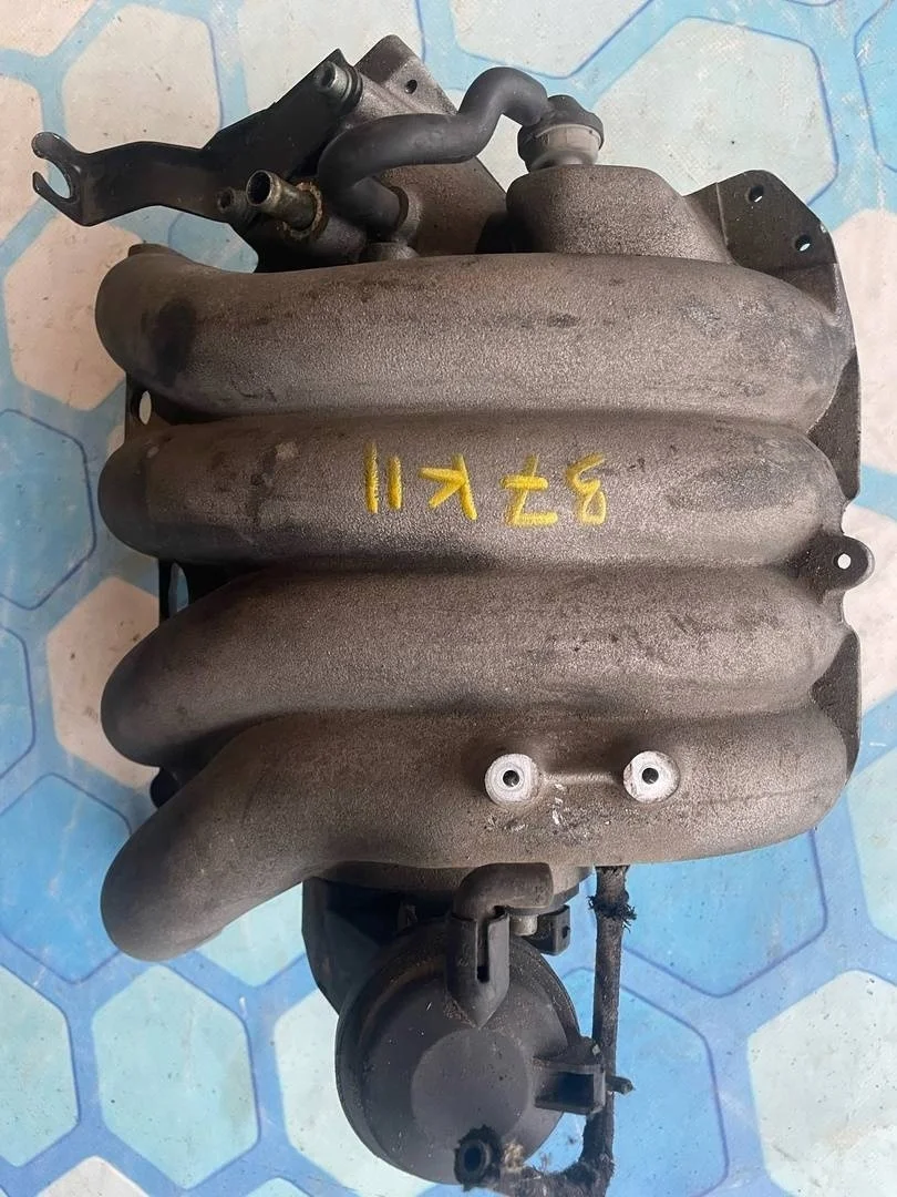 Коллектор впускной Audi A4 1996 B5