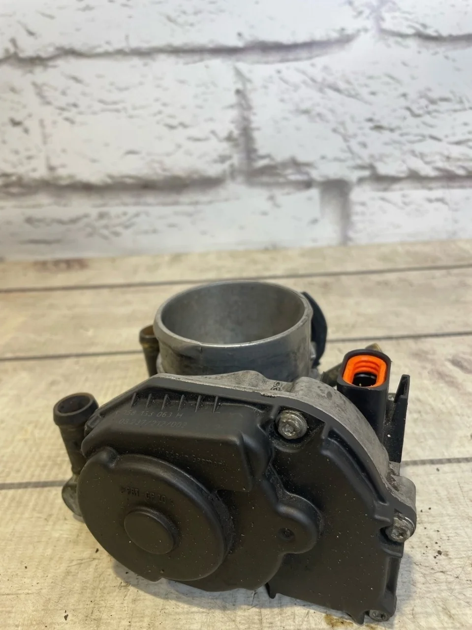 Дроссельная заслонка VW Passat 1997 B5