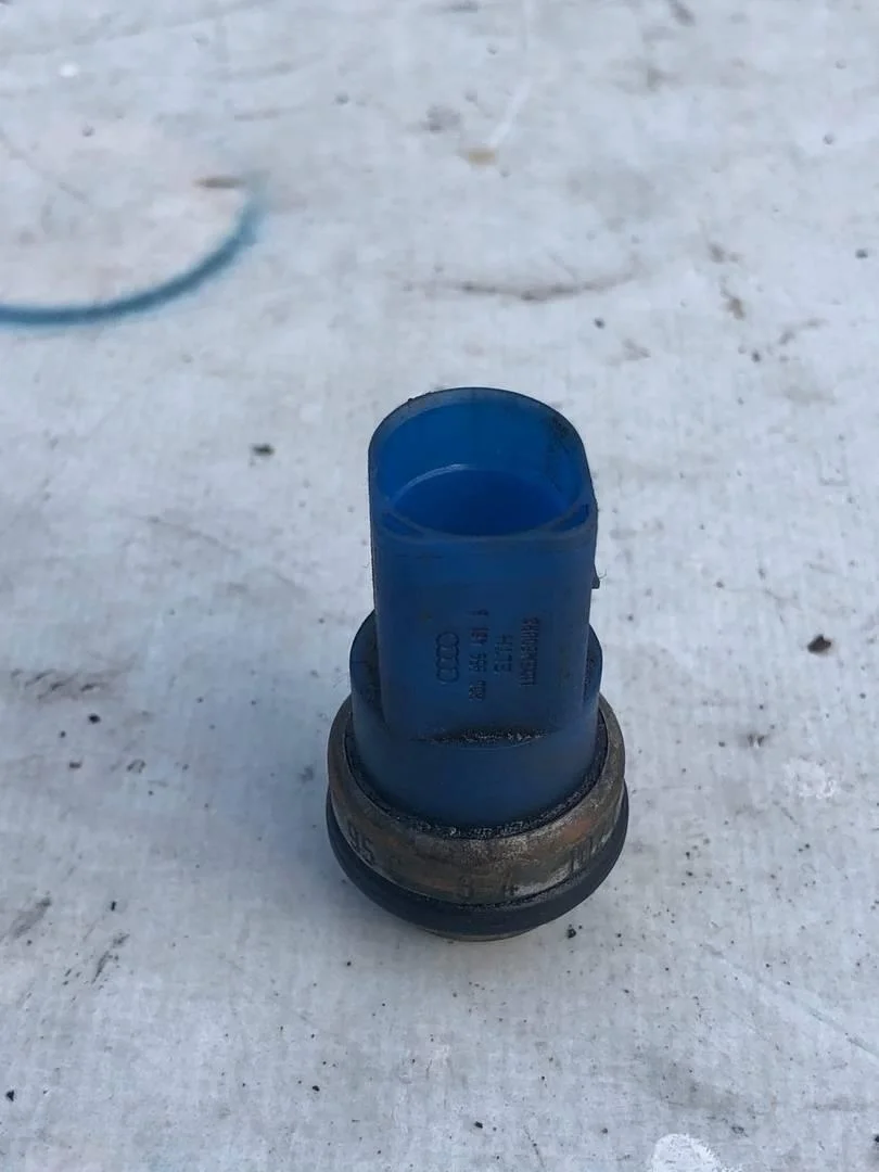 Датчик включения вентилятора VW Passat 2003 B5+