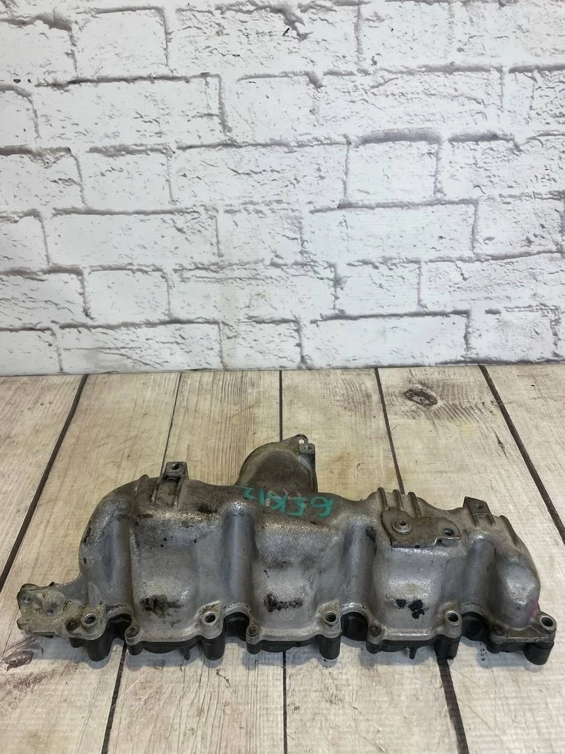 Коллектор впускной Audi A4 2004 B8