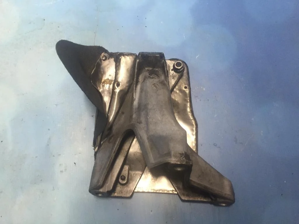 Кронштейн двигателя Audi A4 2004 B6