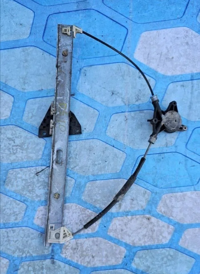 Стеклоподъемник передний правый Mazda 3 2004 BK