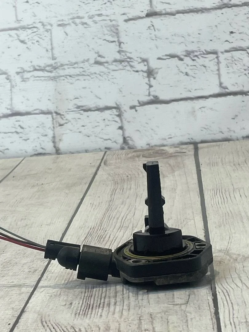 Датчик уровня масла VW Touareg 1 2005