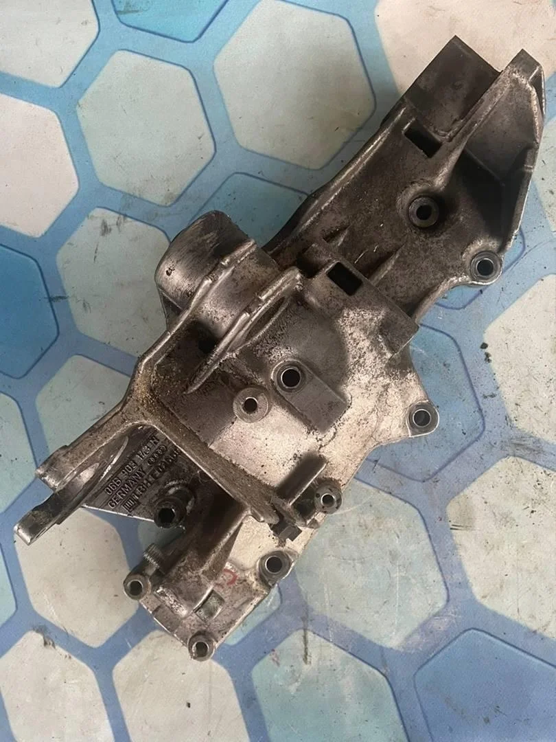 Кронштейн генератора VW Passat 2005 B5+