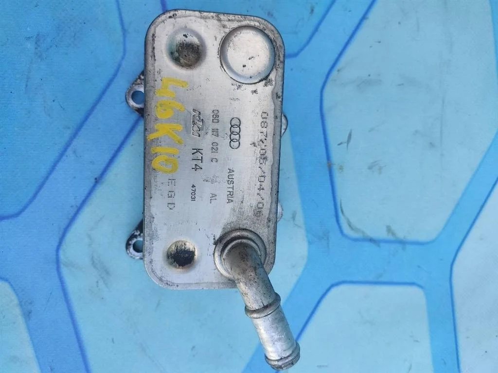 Радиатор масляный VW Touran 2006