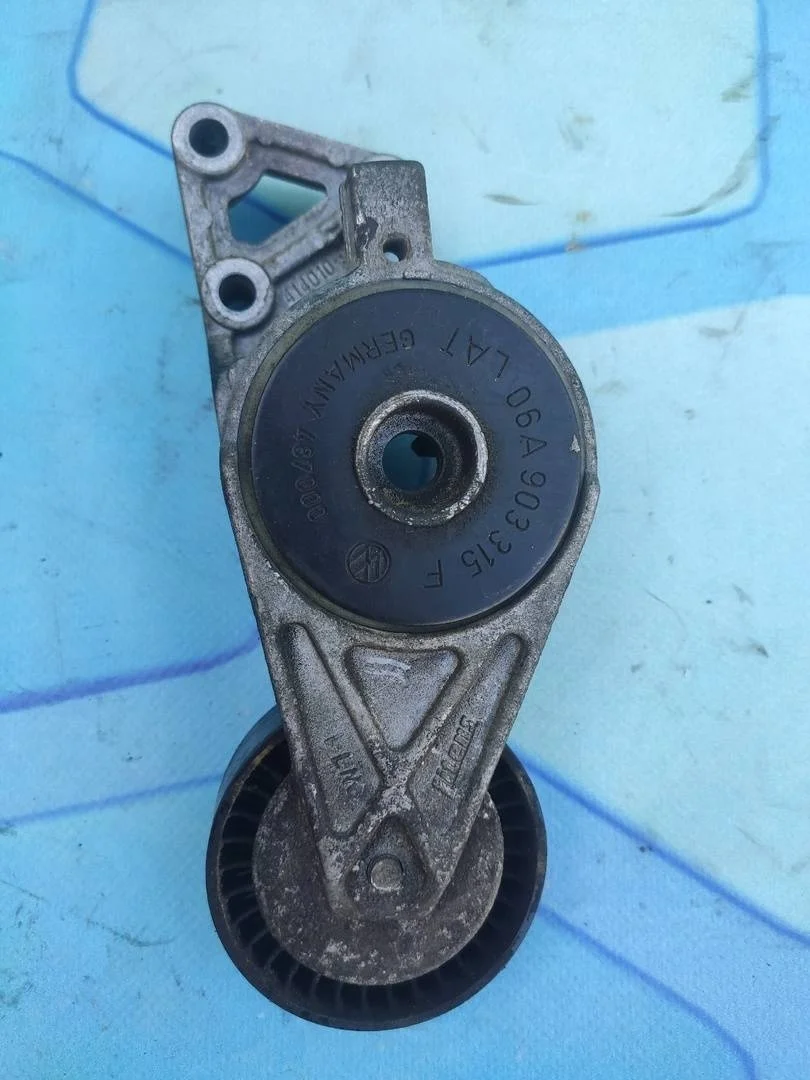 Ролик натяжителя ремня VW Touran 2006