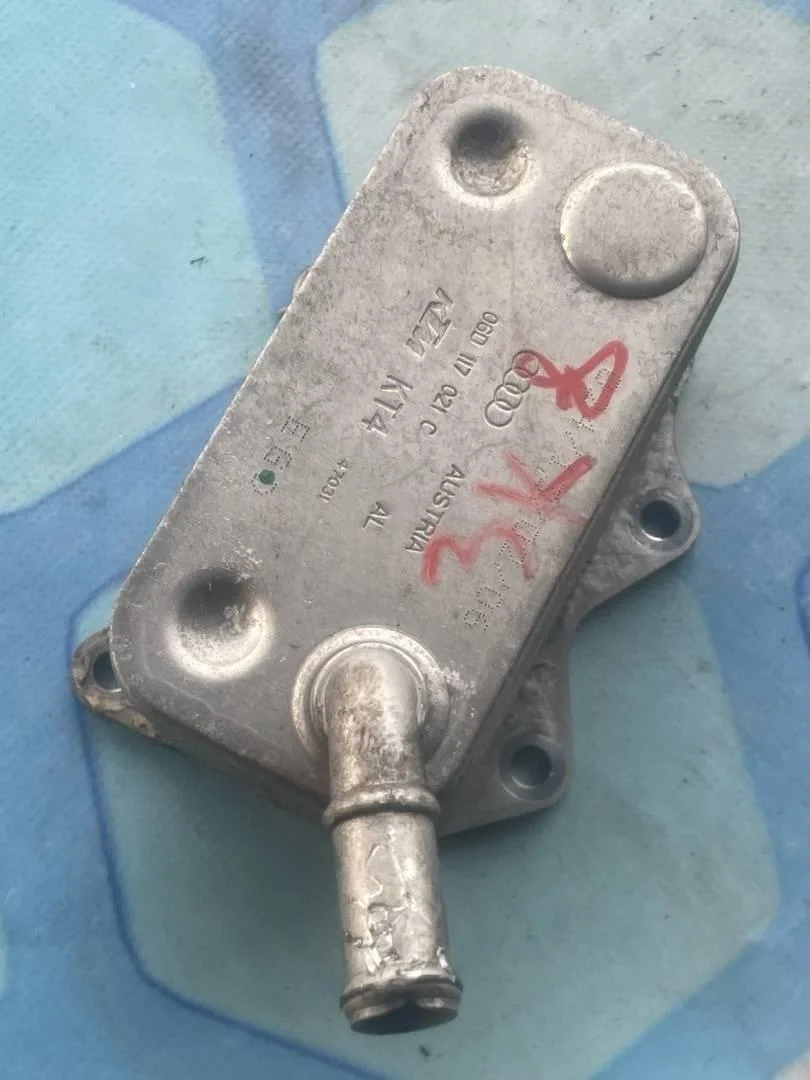 Радиатор масляный VW Touran 2006