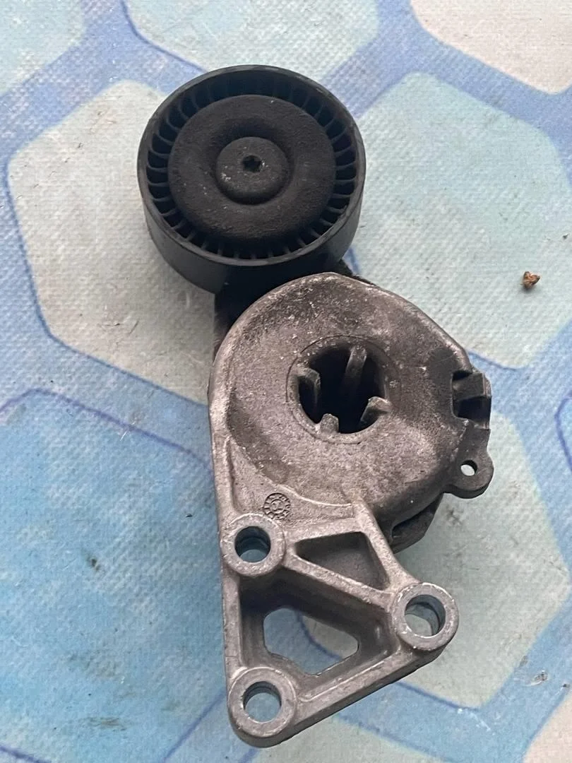 Ролик натяжителя ремня VW Touran 2006