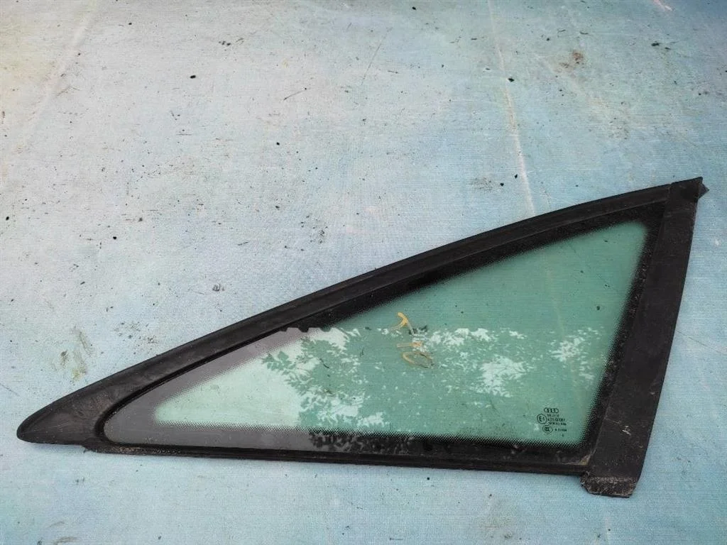 Стекло глухое левое седан Audi A6 2006 C6