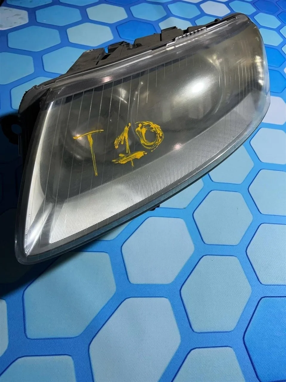 Фара левая галоген Audi A6 2006 C6