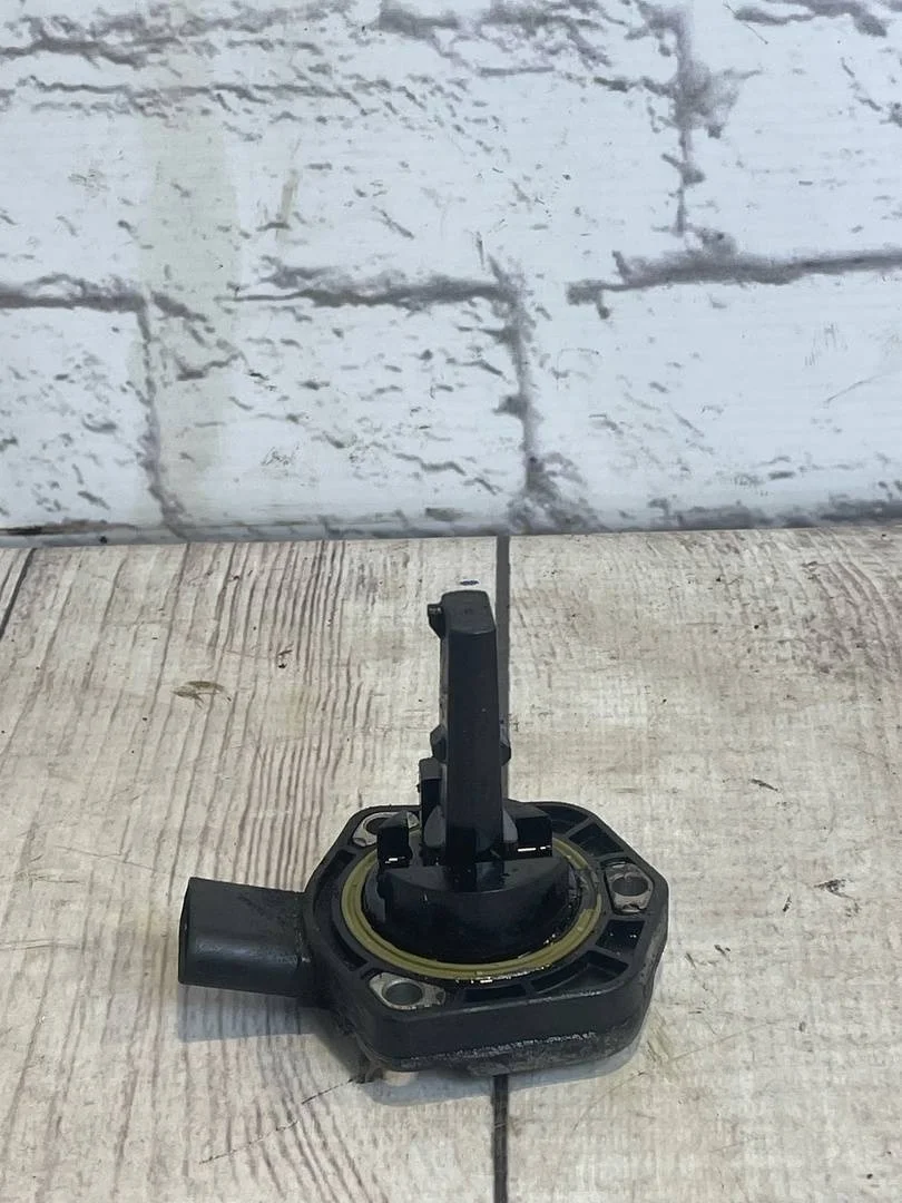 Датчик уровня масла Audi A4 2007 B7