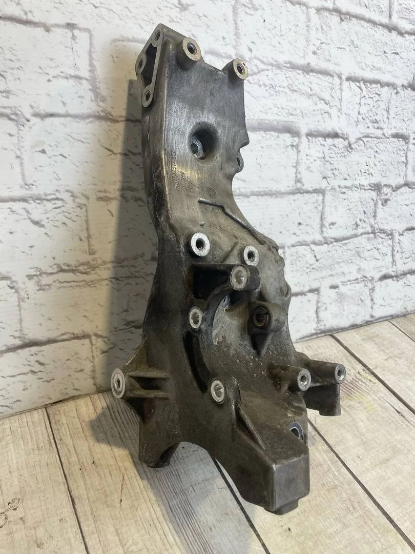 Кронштейн генератора Audi A4 2007 B7